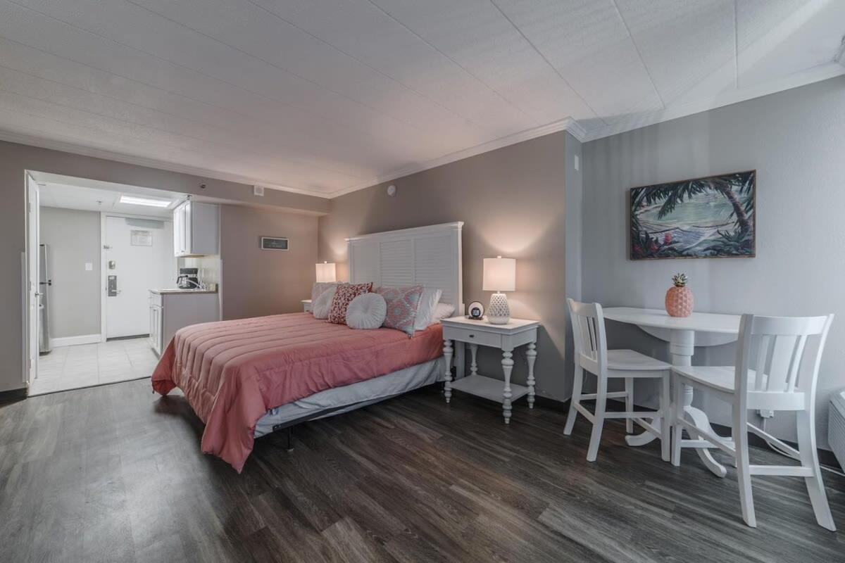 Ground Floor Ocean Front Studio - Caravelle Resort 124 Миртъл Бийч Екстериор снимка